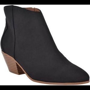 NWOT Nordstrom 2-3 inch heeled black booties boots